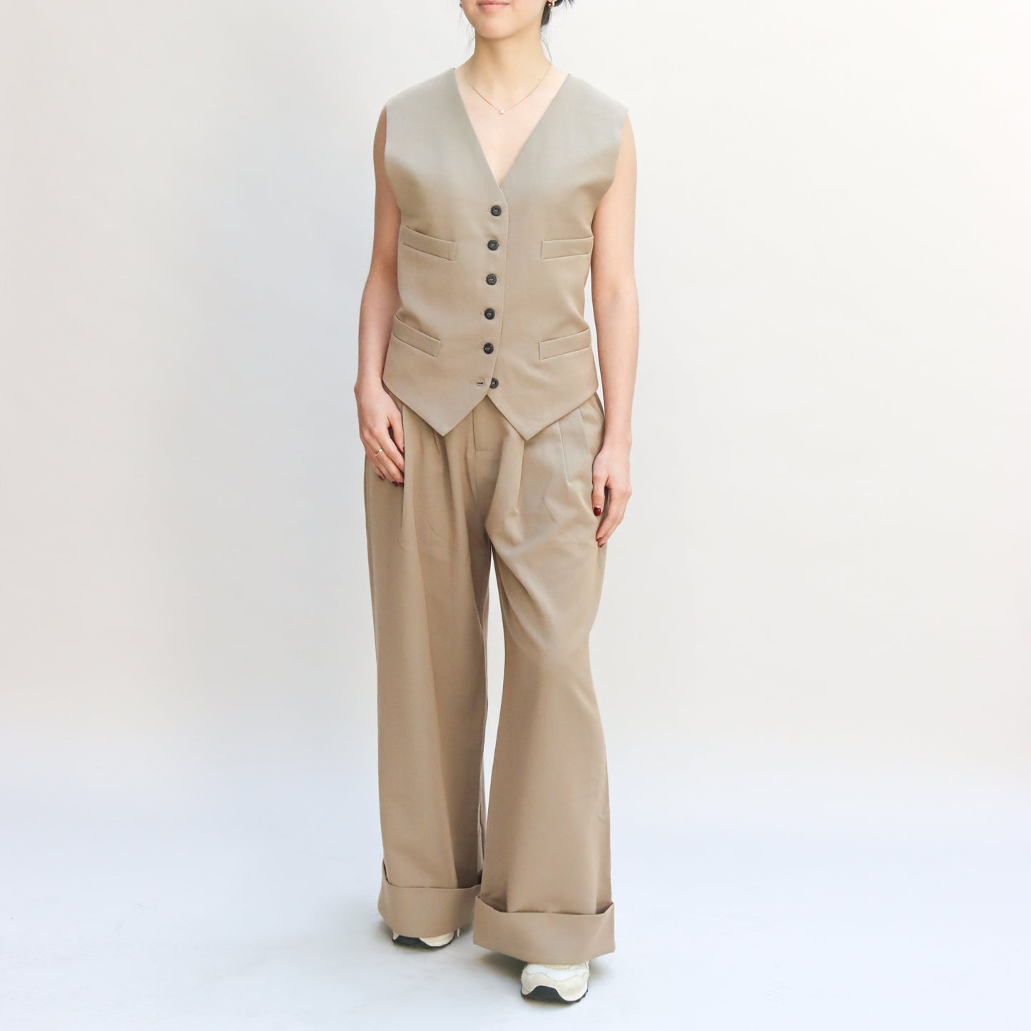 Pantalón Pinzas y Bolsas Beige