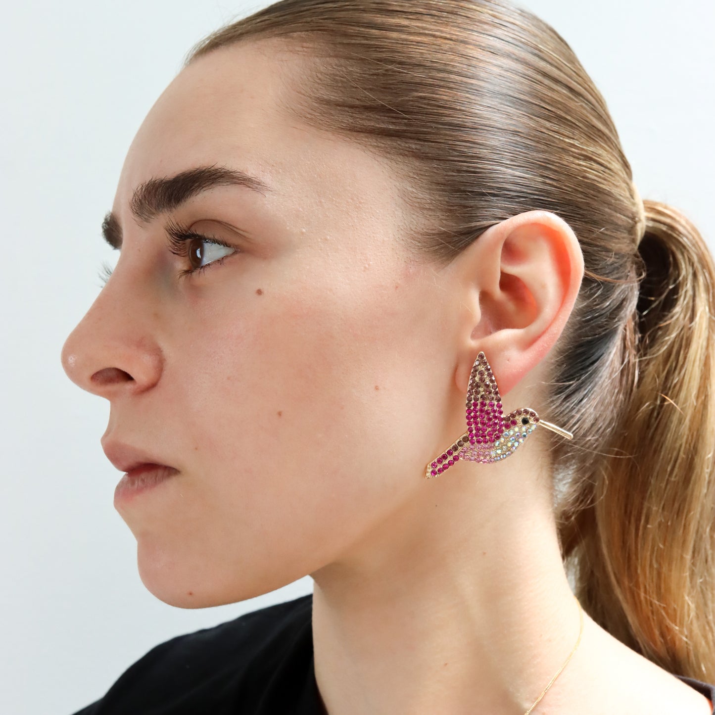 Aretes Volátiles Colibrí con Cristales Rosas y Dorados