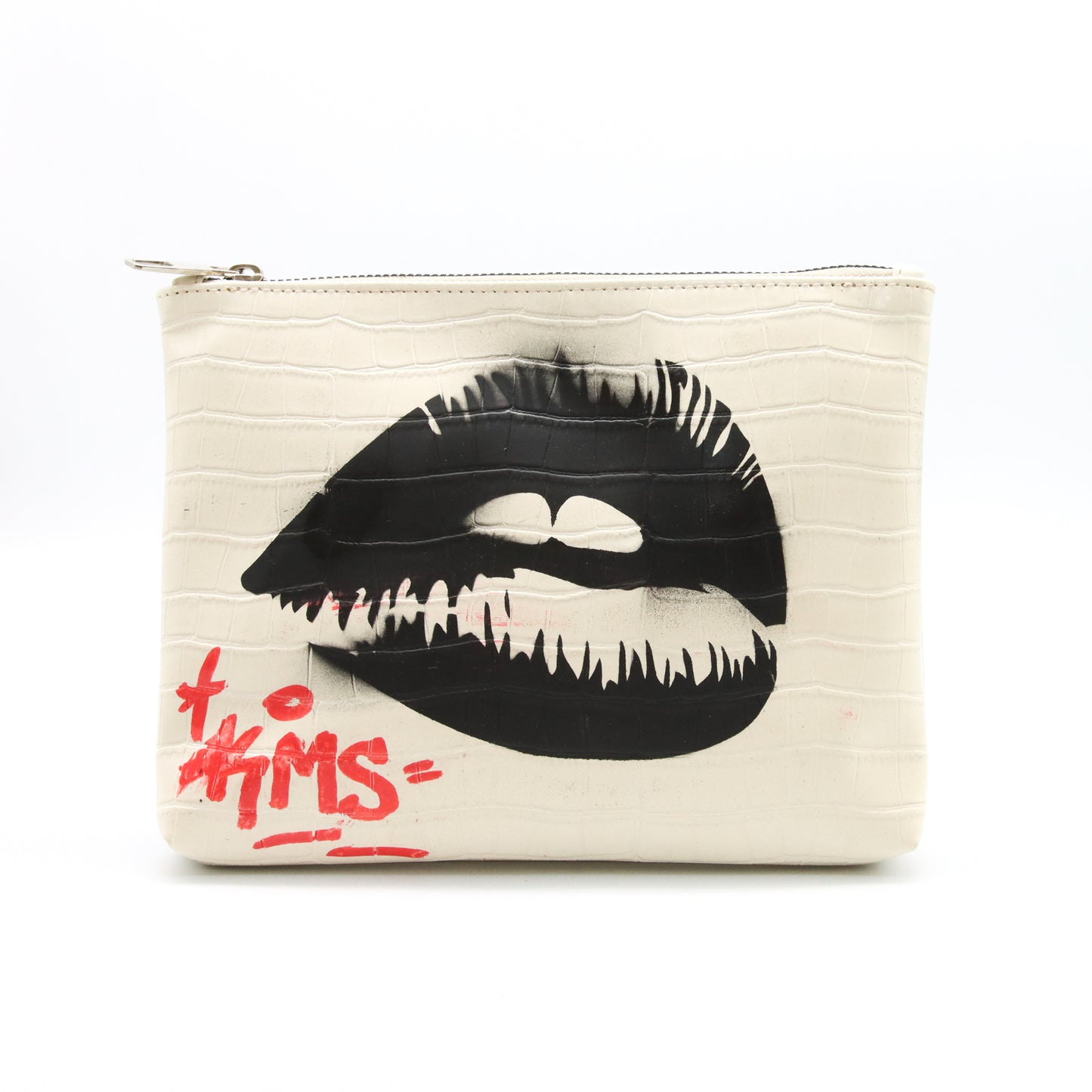 Bolsa Artistica tipo sobre "KISS ME"