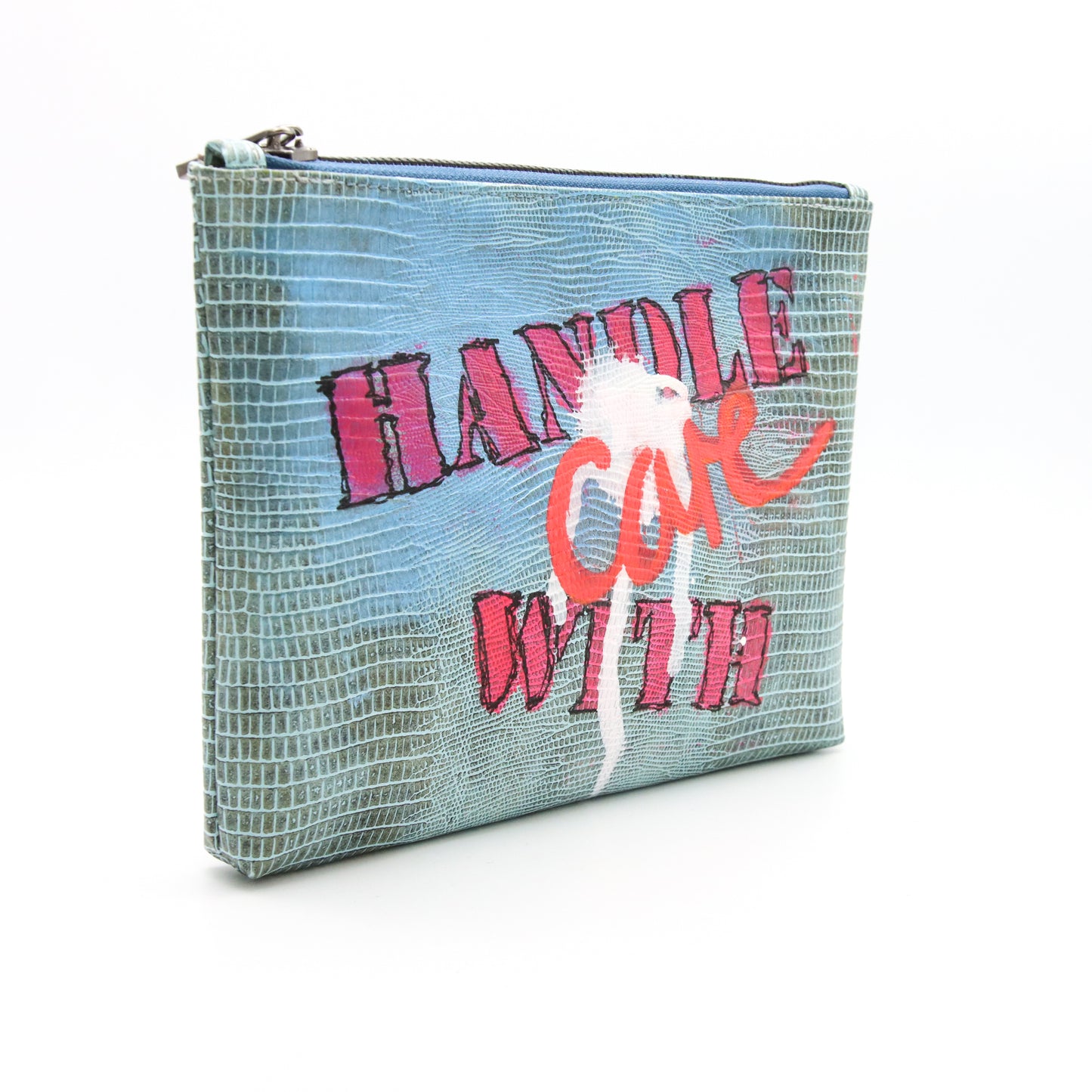 Bolsa Artistica tipo sobre "HANDLE WITH CARE"