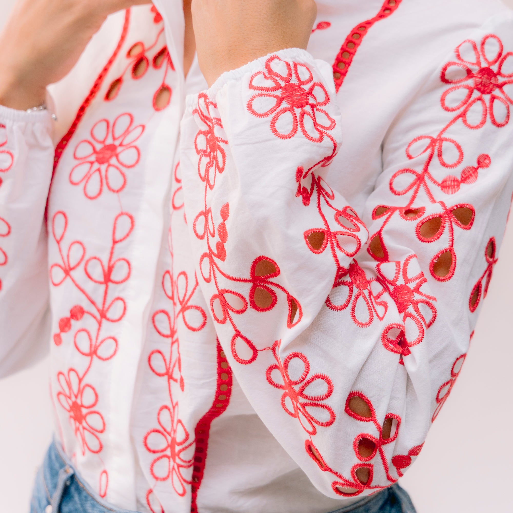 Camisa Bordado Flores Rojas