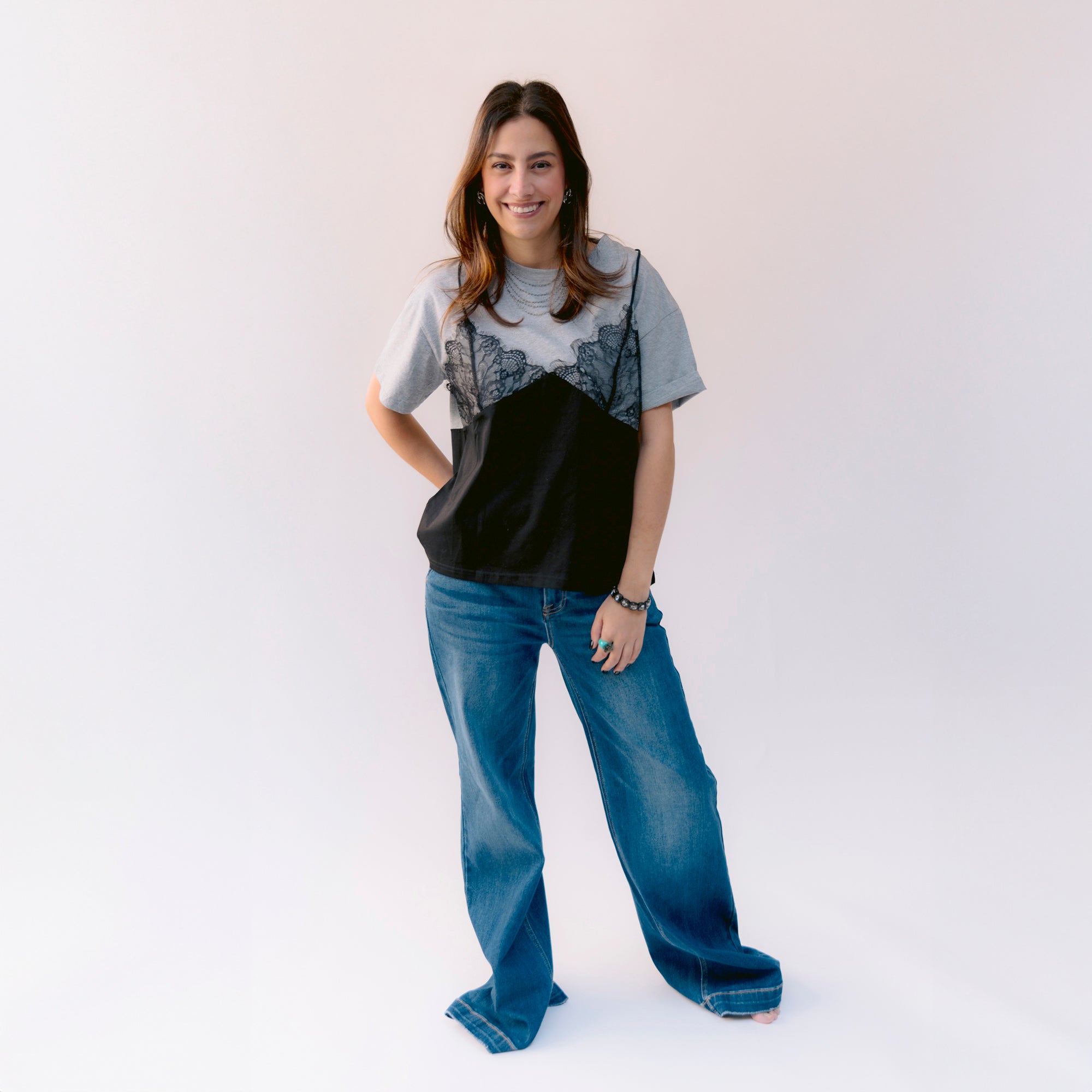 Blusa Tee Gris con encaje