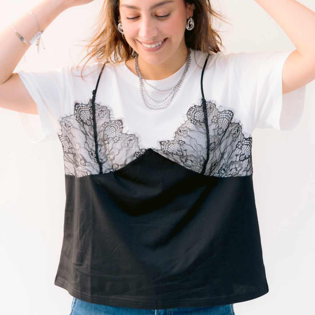Blusa Tee Blanca con encaje