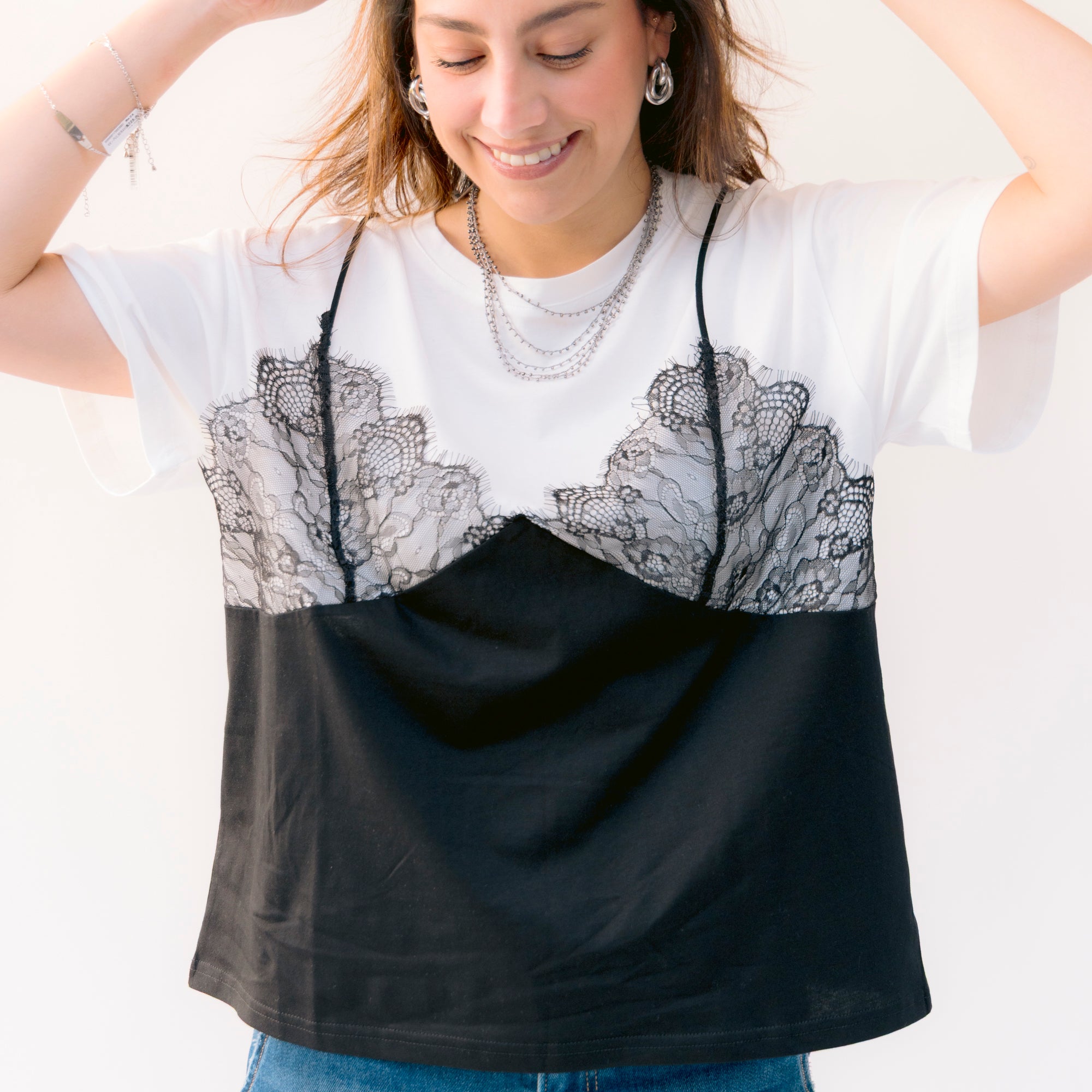 Blusa Tee Blanca con encaje