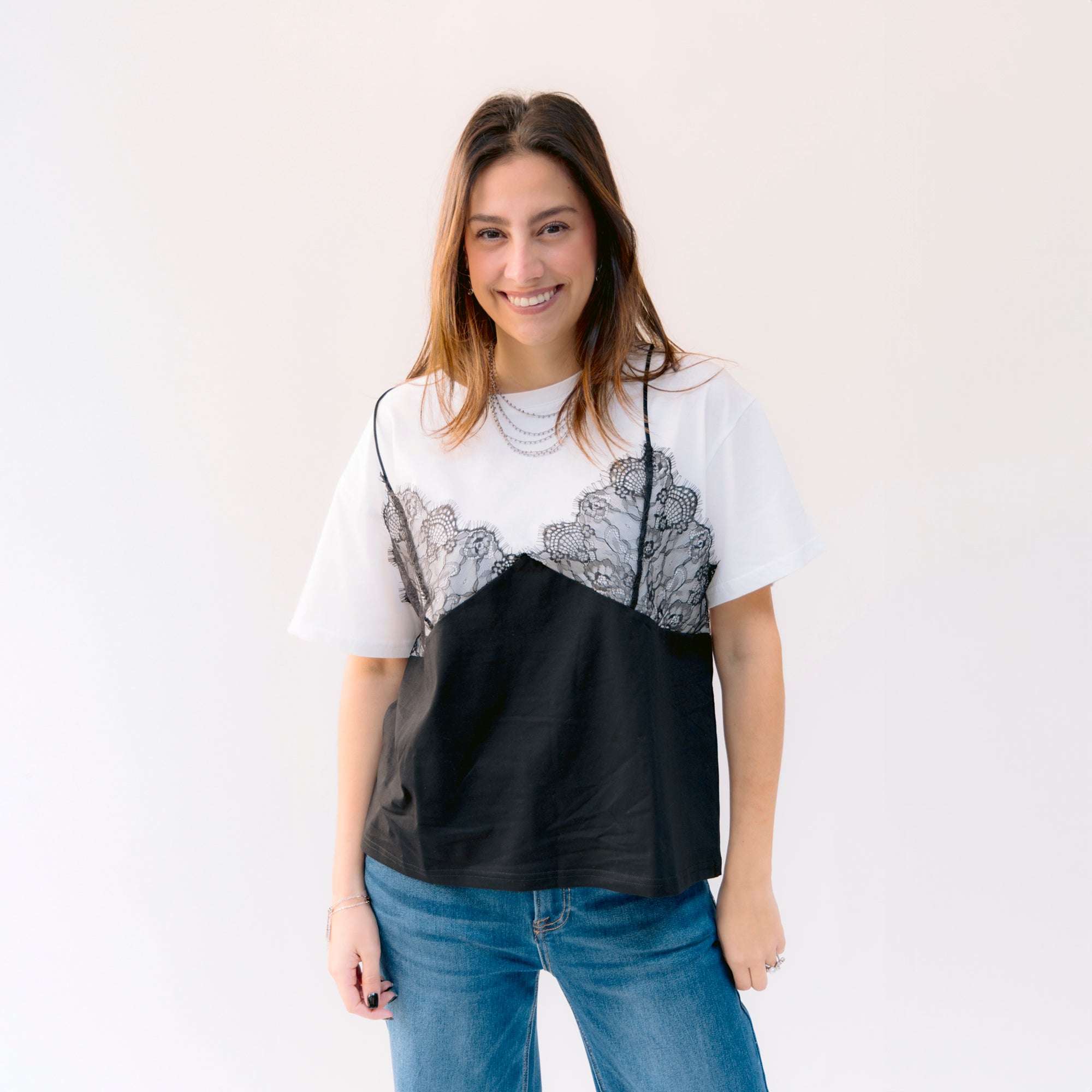 Blusa Tee Blanca con encaje