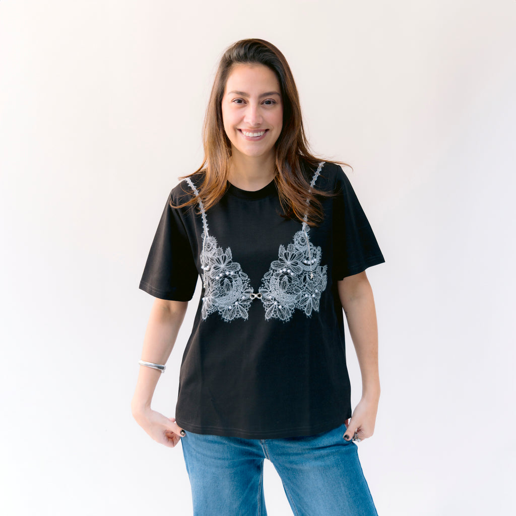 Blusa Tee Negra bordada