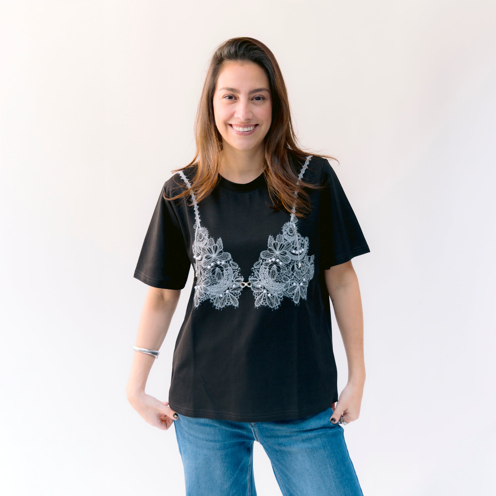 Blusa Tee Negra bordada