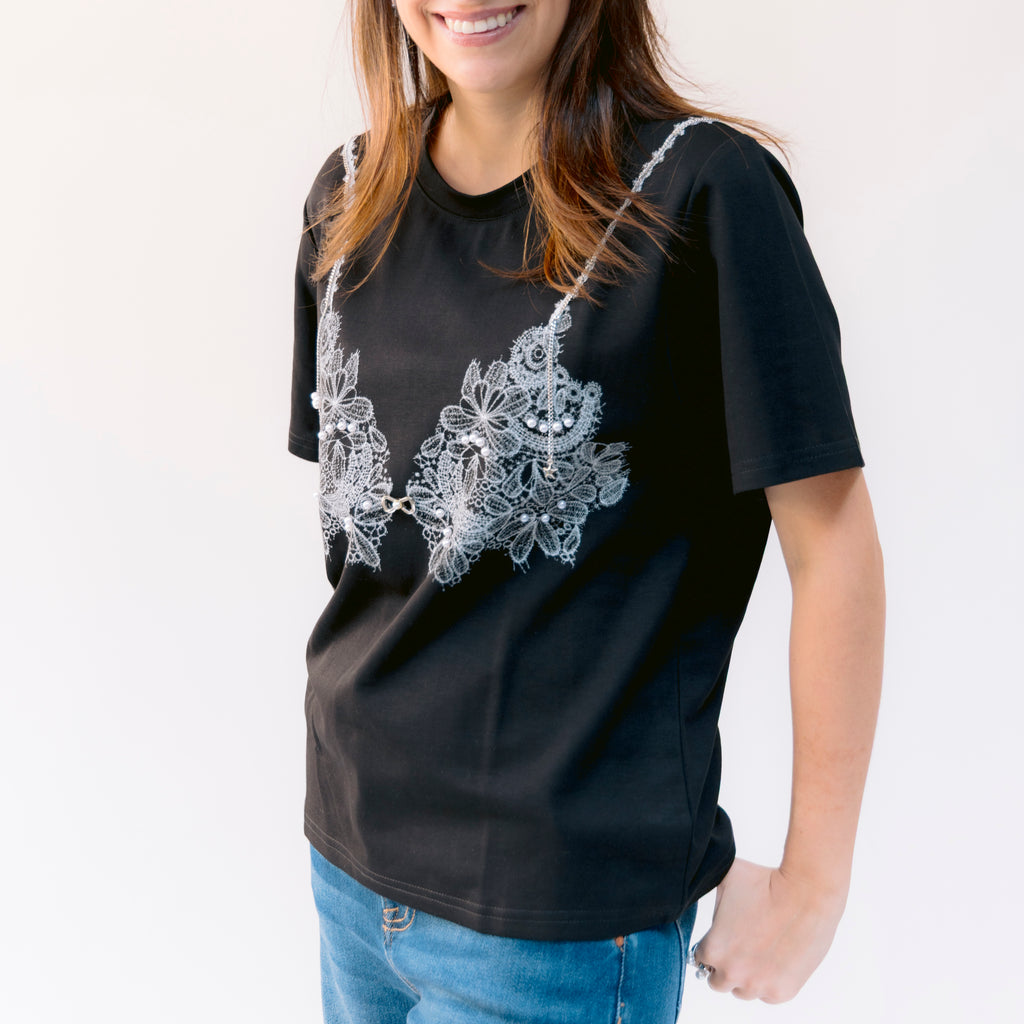 Blusa Tee Negra bordada