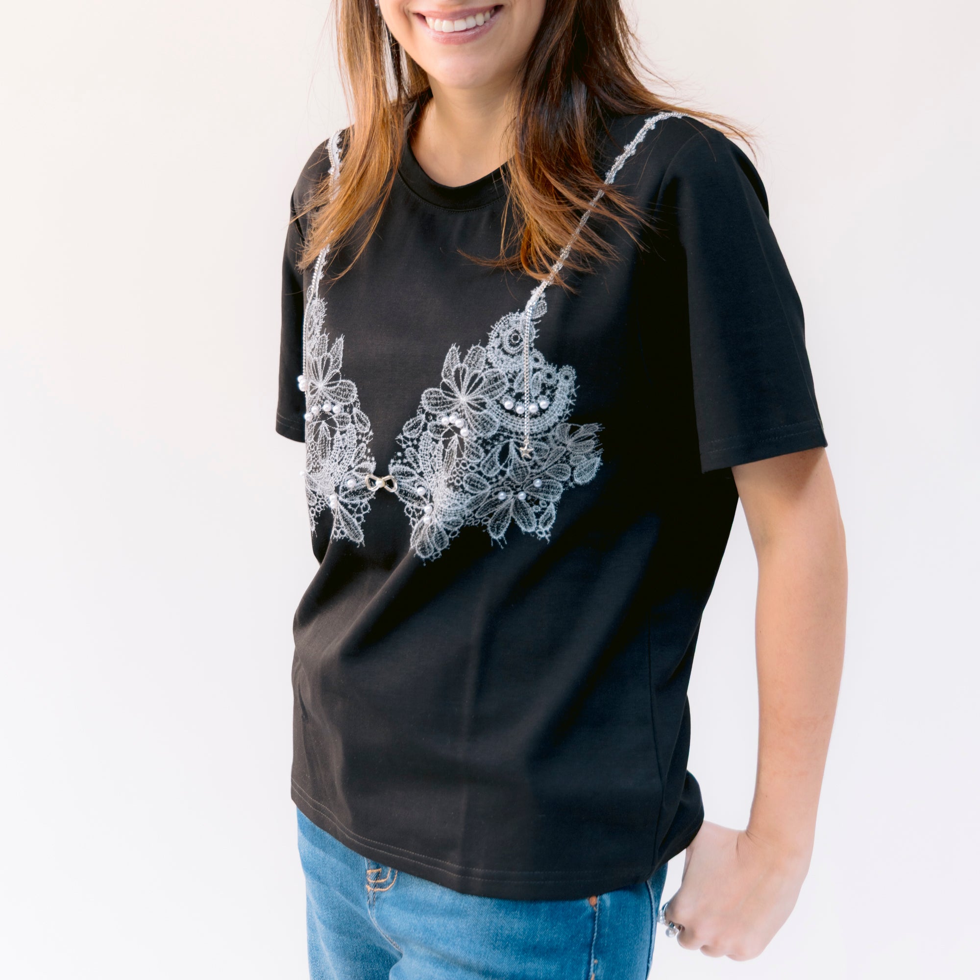 Blusa Tee Negra bordada