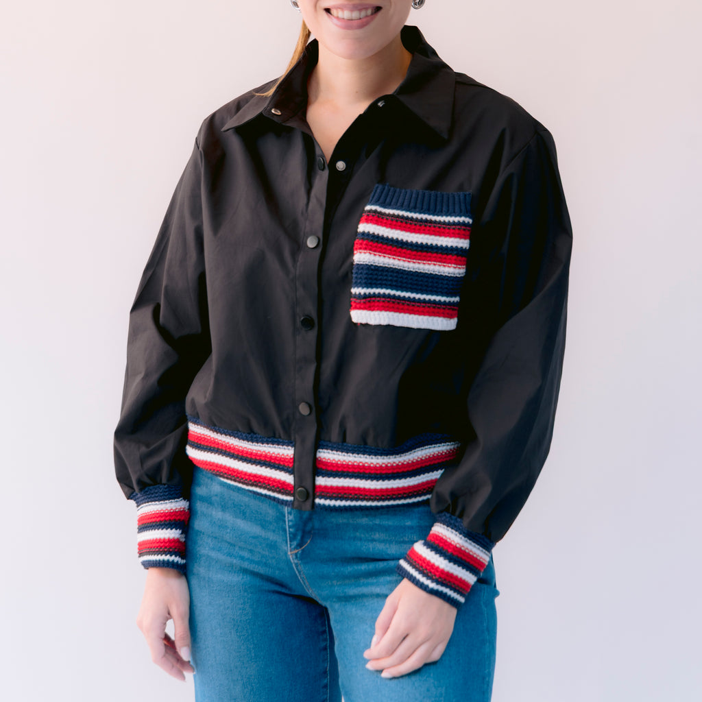 Chaqueta Negra con Detalles Tejidos