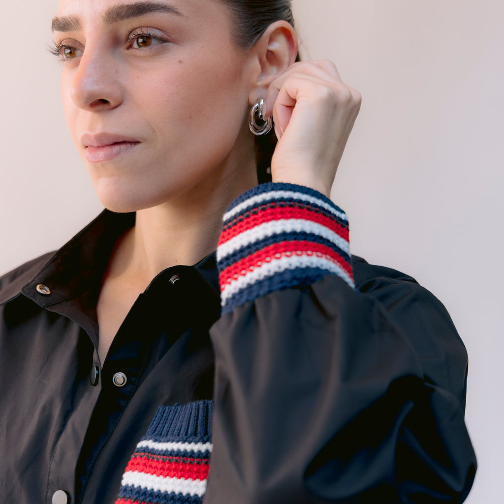 Chaqueta Negra con Detalles Tejidos