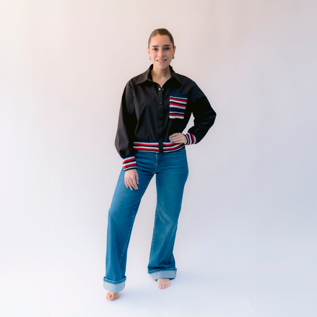 Chaqueta Negra con Detalles Tejidos