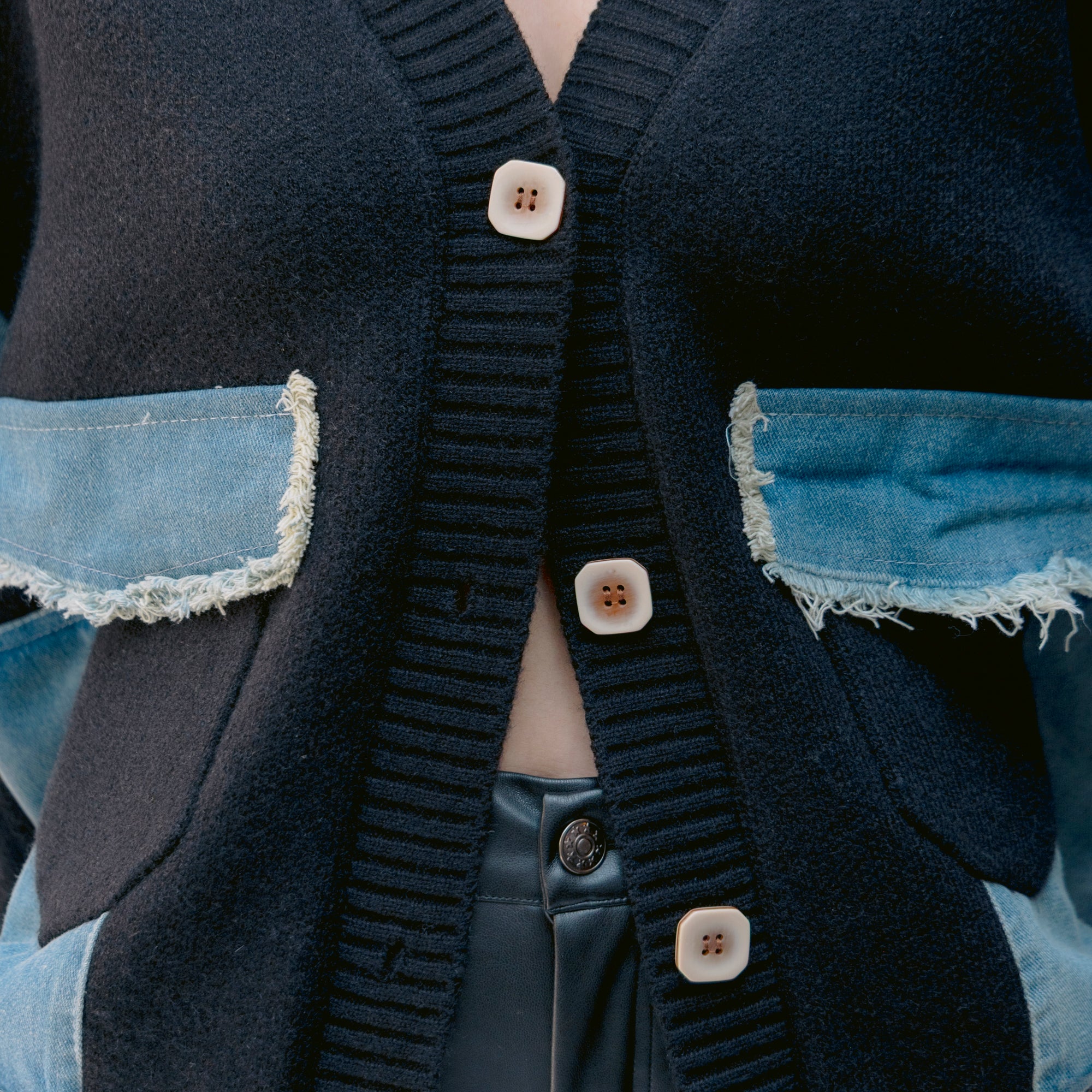 Cardigan Negro y Mezclilla