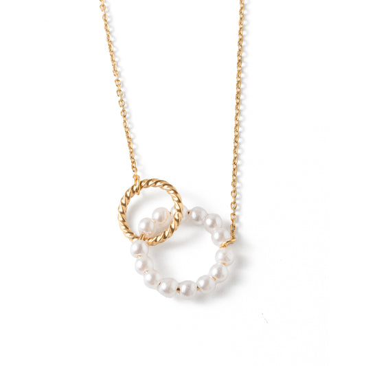 Collar "Elegancia Perleada" ✨: Aro de Perlas y Detalle Dorado
