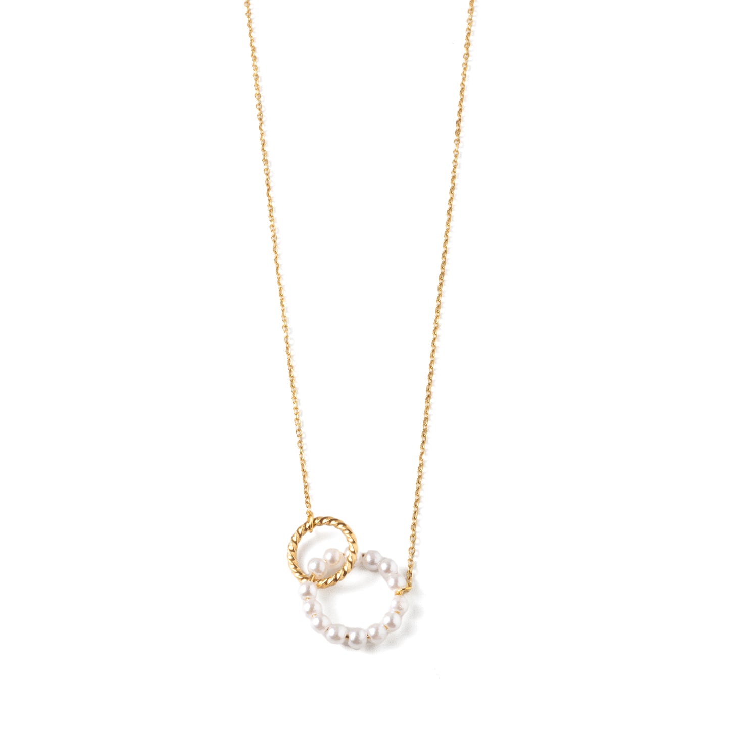 Collar "Elegancia Perleada" ✨: Aro de Perlas y Detalle Dorado