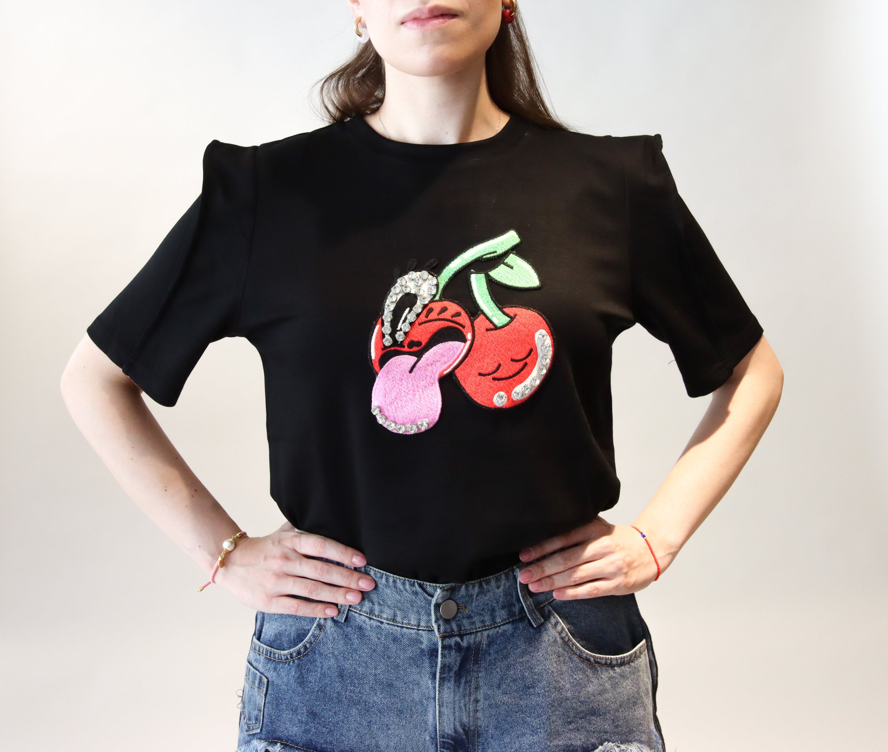 Blusa Negra Cerezas
