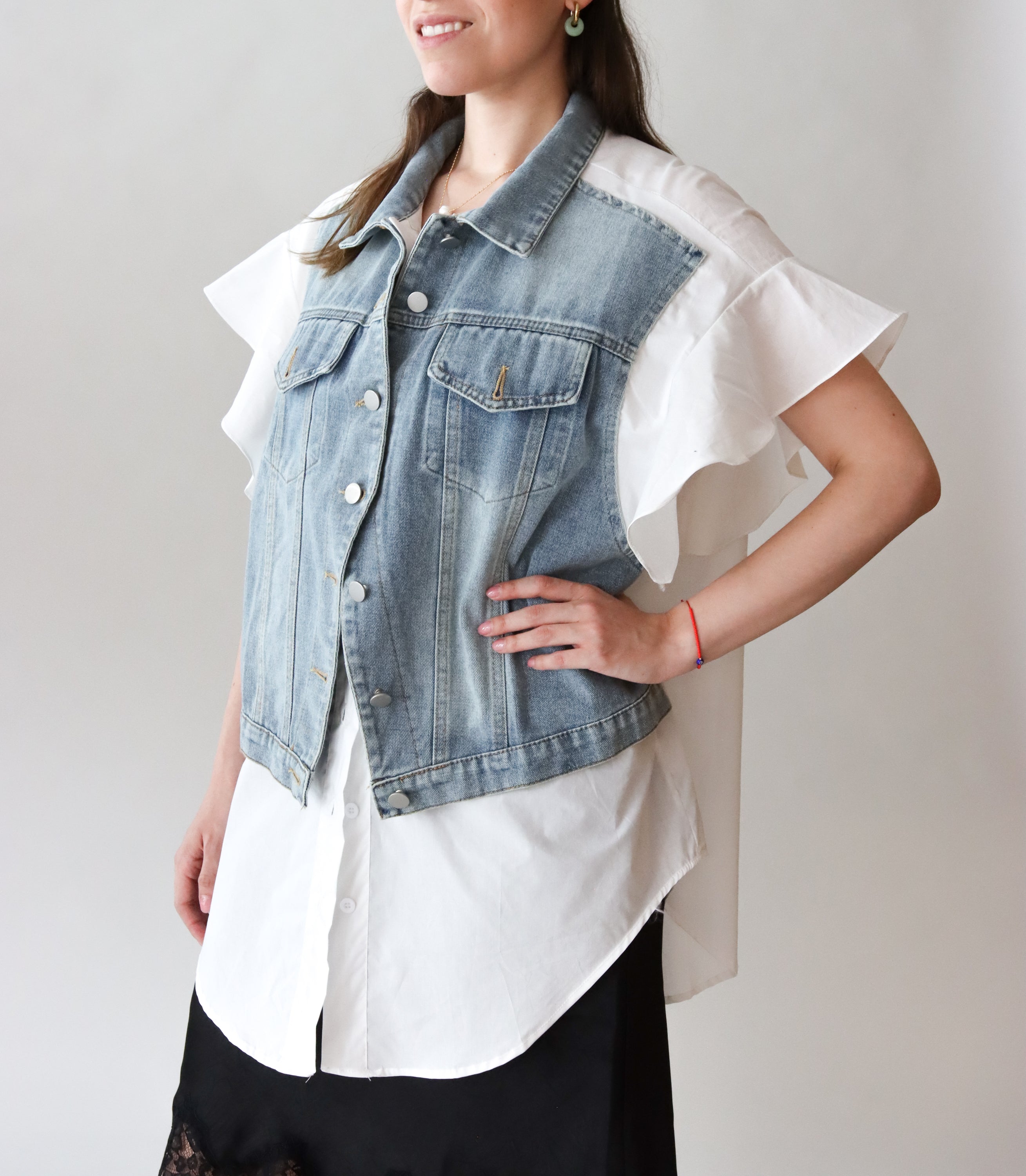 Blusa Blanca con Chaleco Denim