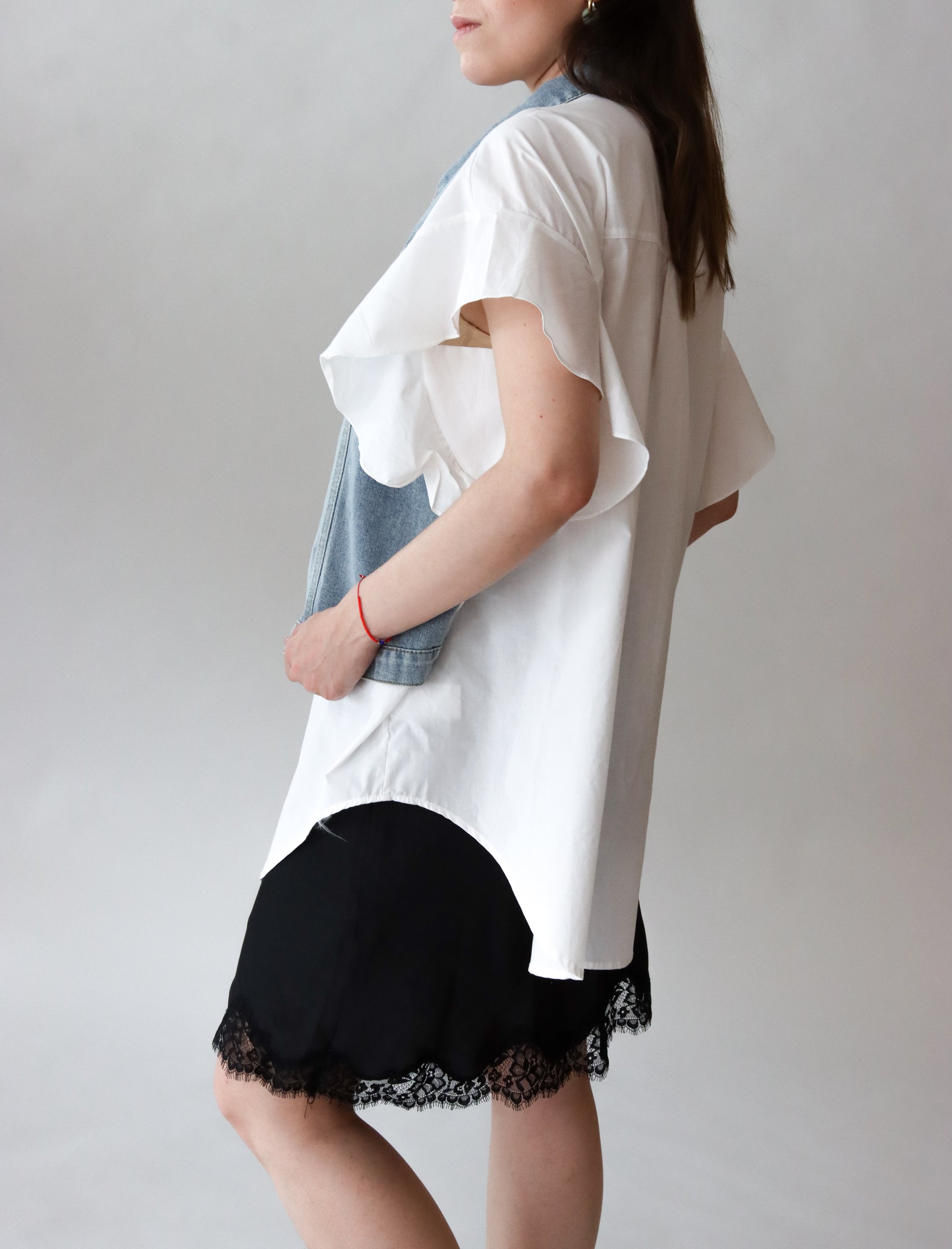 Blusa Blanca con Chaleco Denim