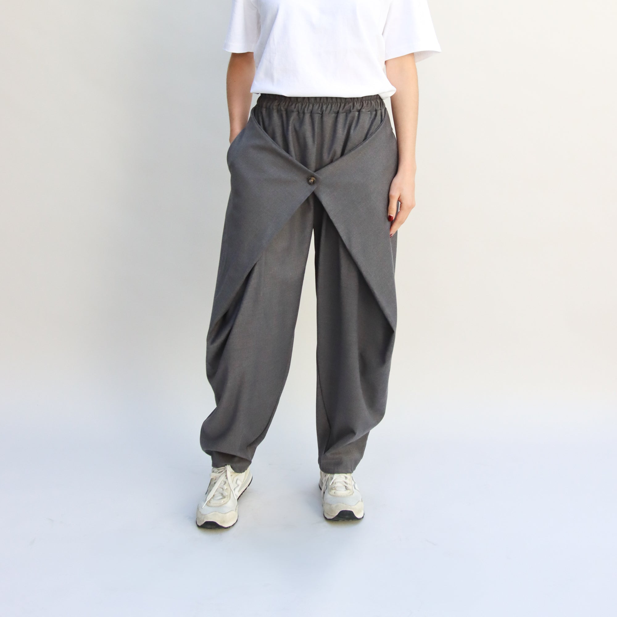 Pantalón Amarre Botón Frente Gris