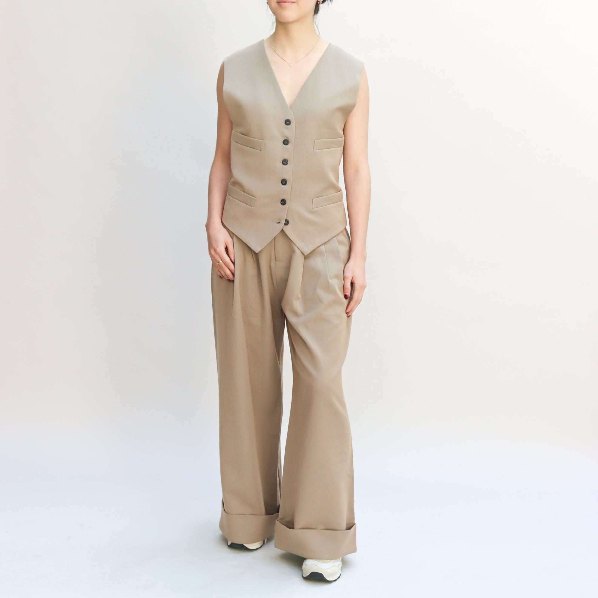 Pantalón Pinzas y Bolsas Beige