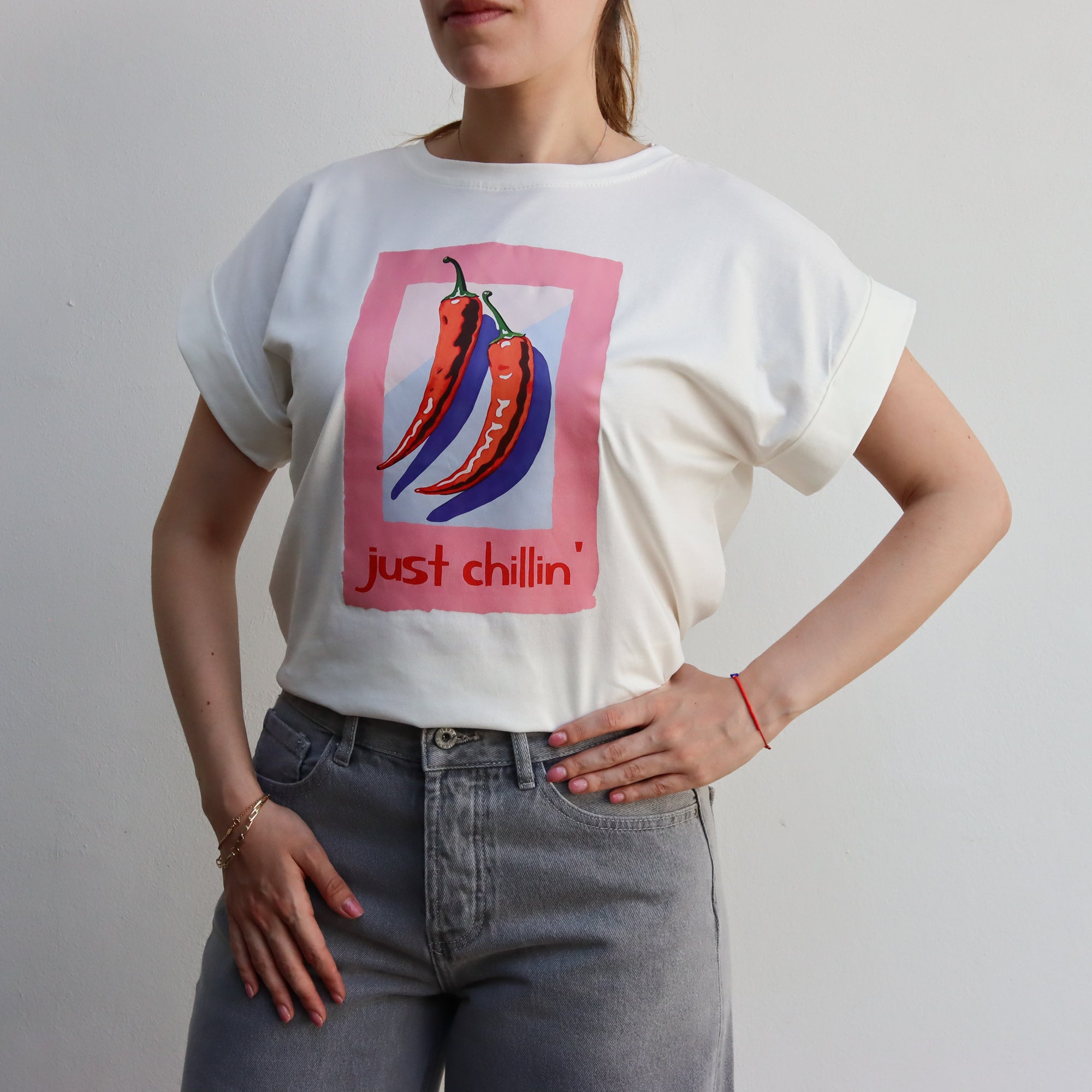 T-shirt blanca just chillin´