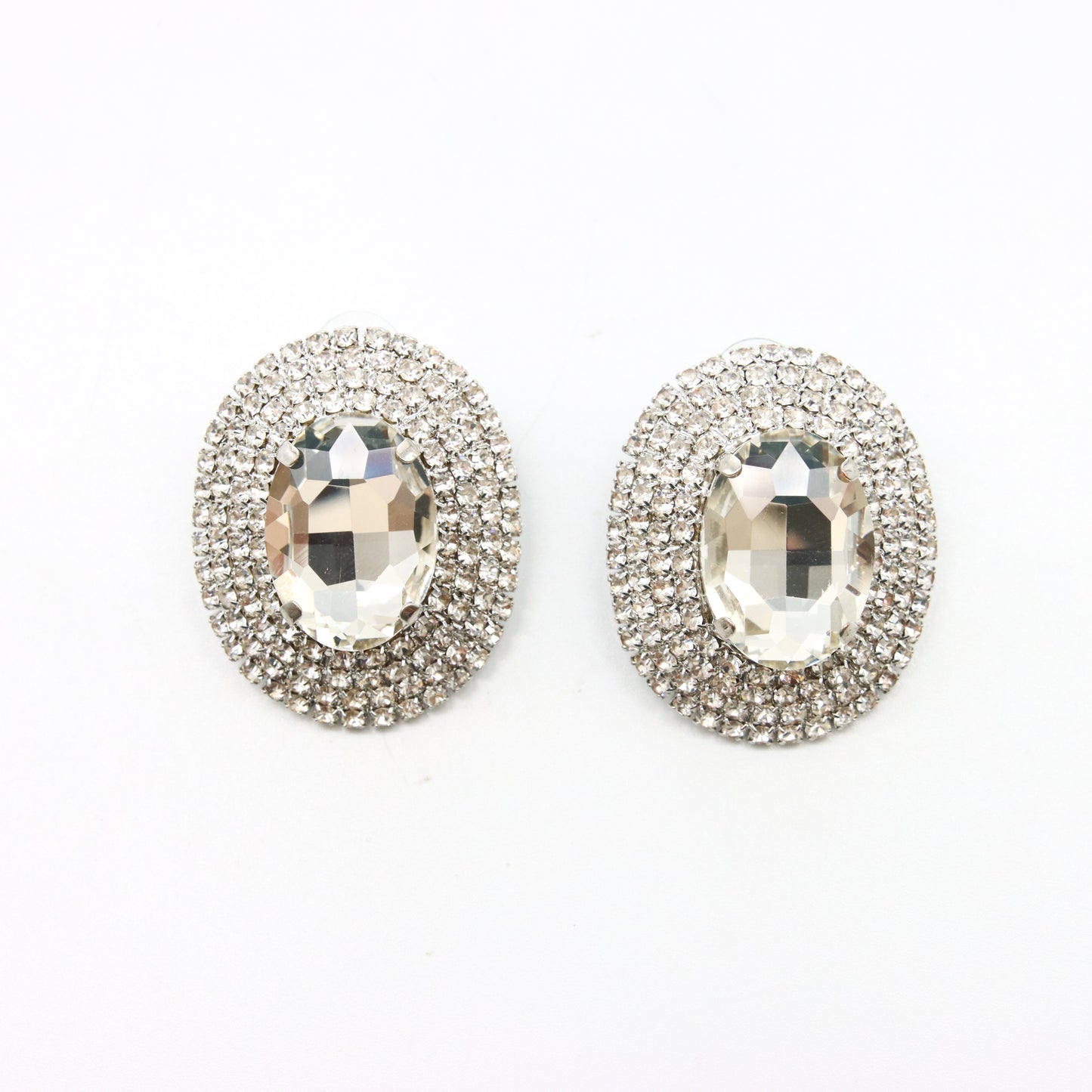 Aretes Circulares Brillantes con Baño de Rodio y Centro de Cristal Facetado