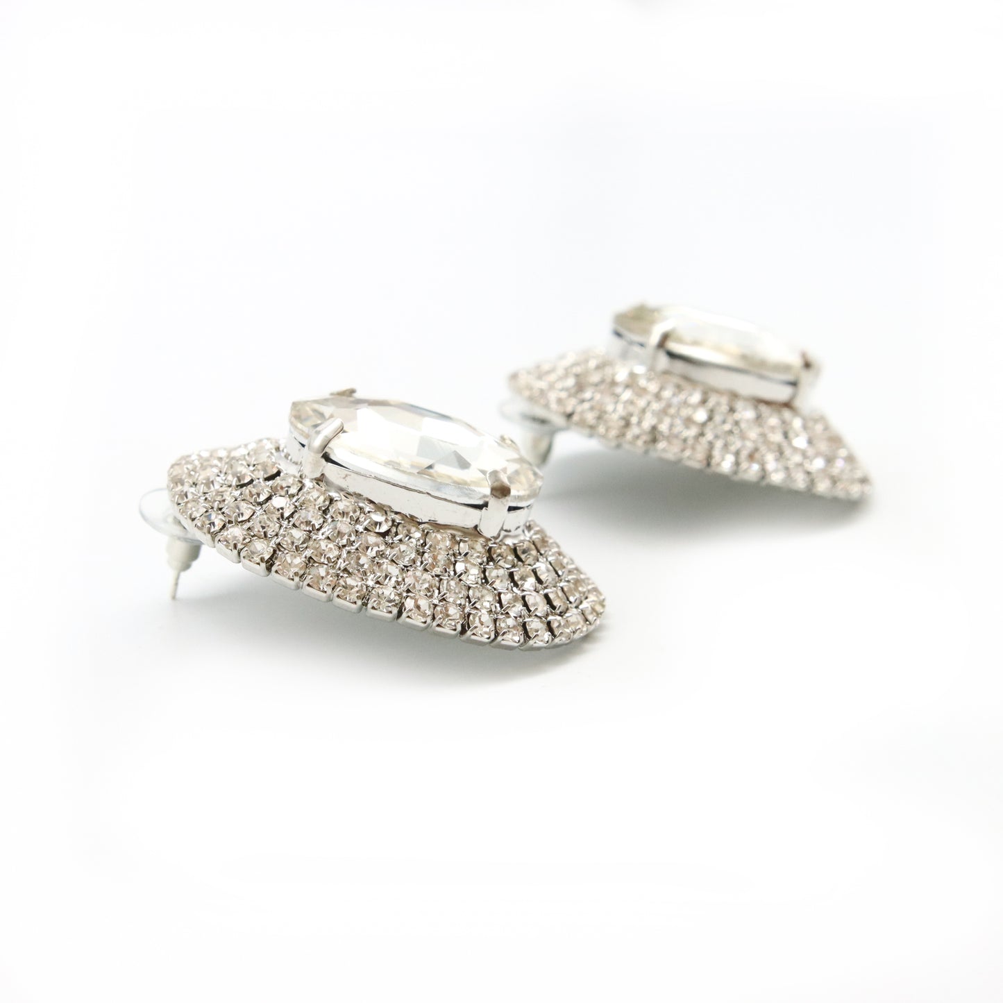 Aretes Circulares Brillantes con Baño de Rodio y Centro de Cristal Facetado