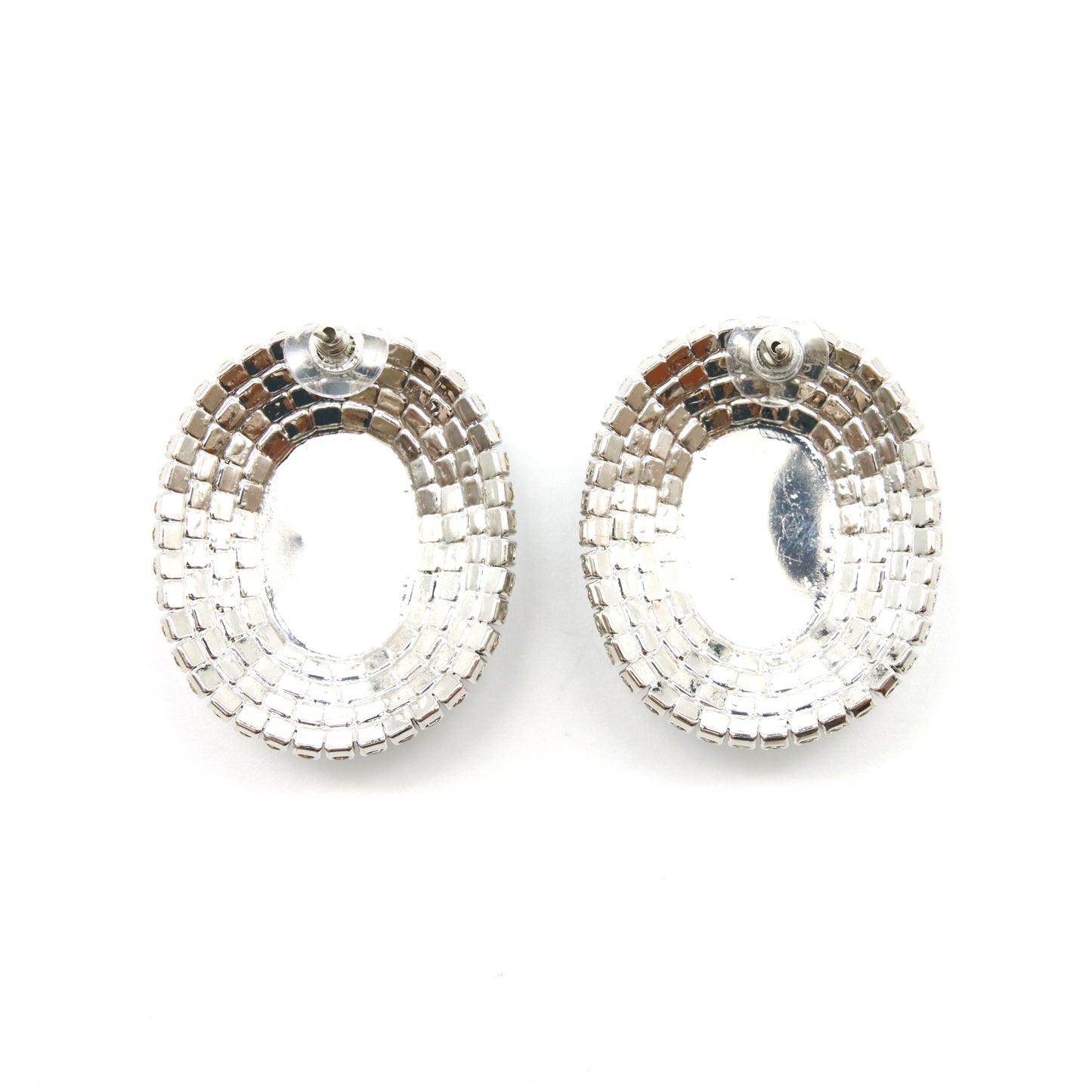 Aretes Circulares Brillantes con Baño de Rodio y Centro de Cristal Facetado