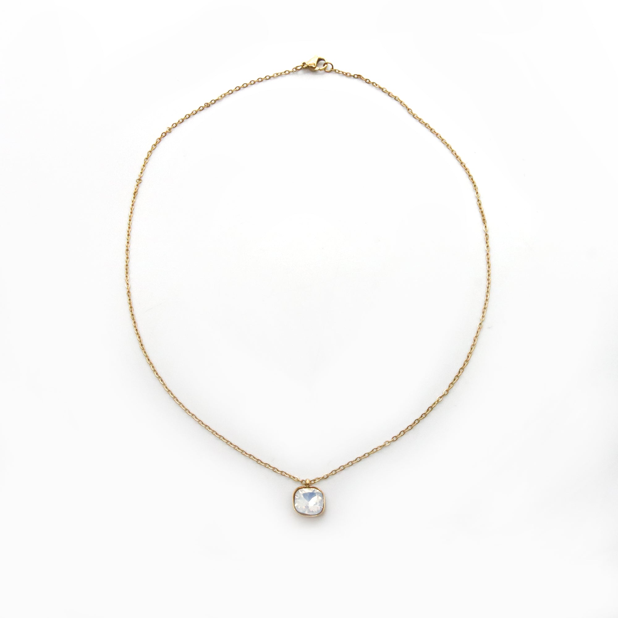 Set collar y aretes Piedra Blanca