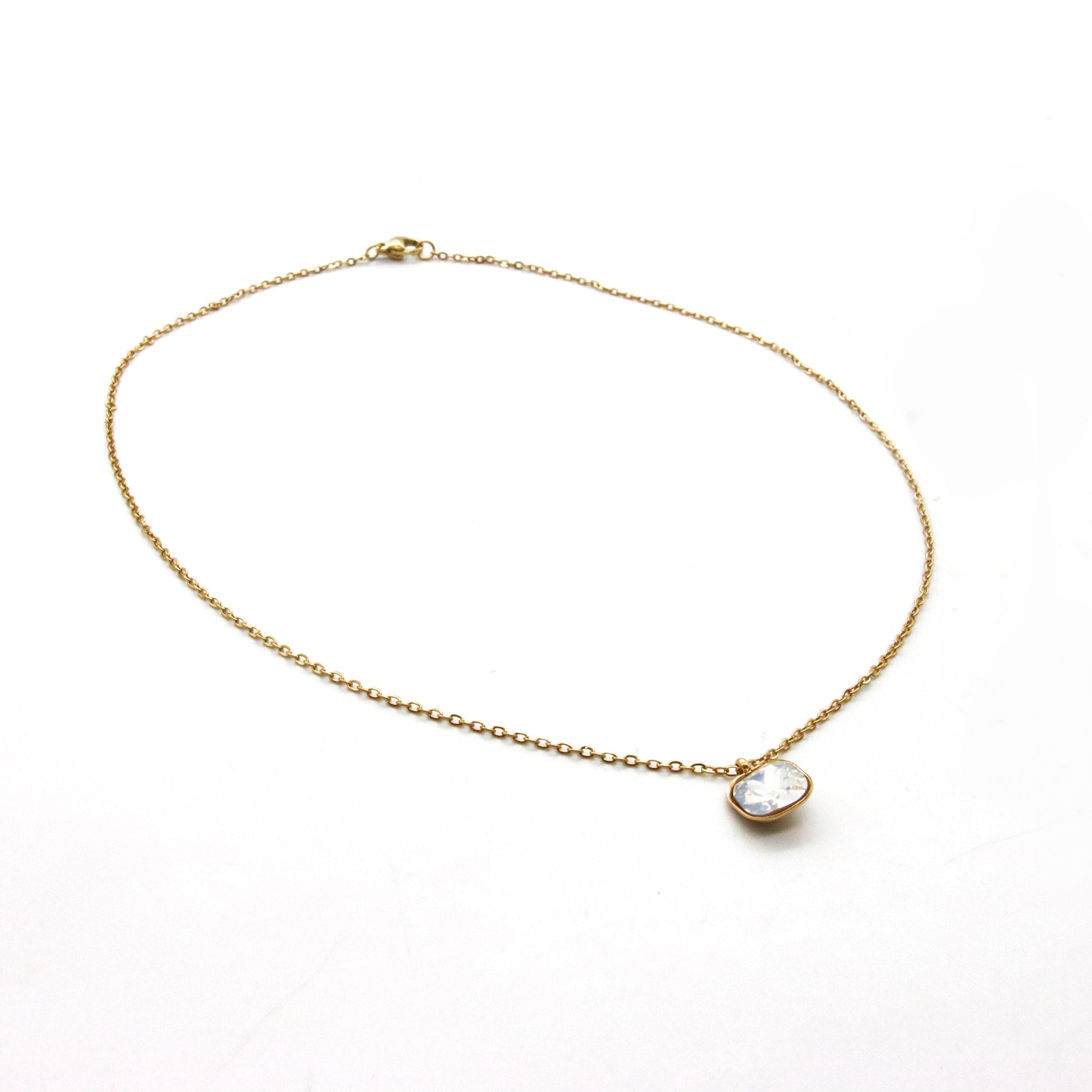 Set collar y aretes Piedra Blanca