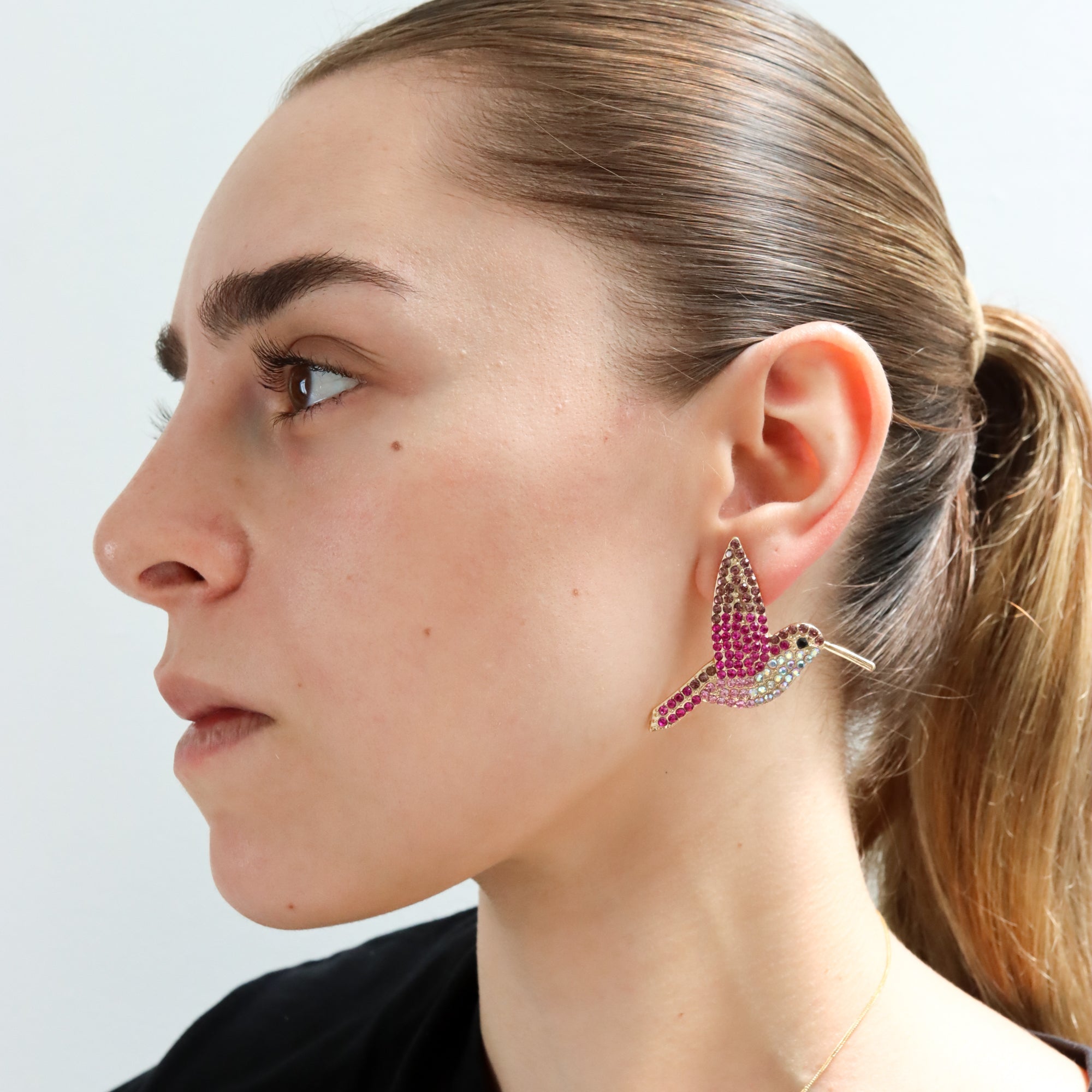 Aretes Volátiles Colibrí con Cristales Rosas y Dorados