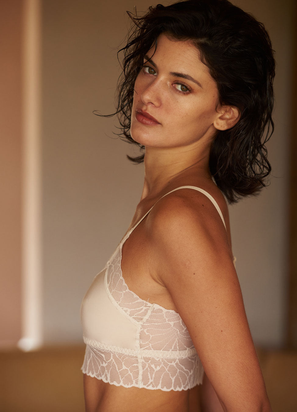 Bralette de encaje hueso
