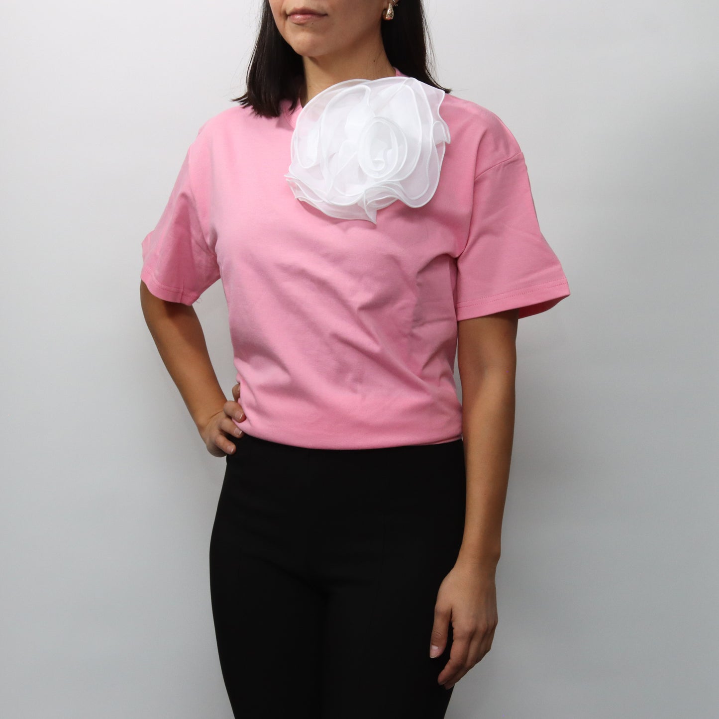 Playera Rosa con Flor Blanca