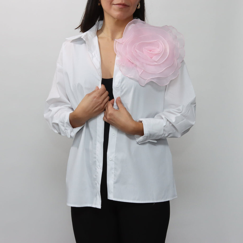Camisa Blanca con Flor Rosa