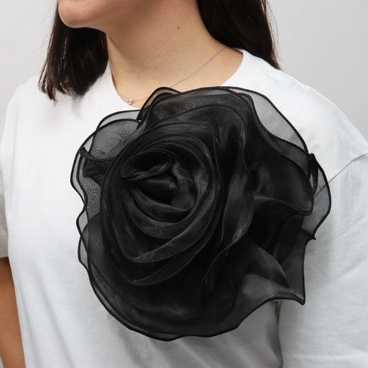 Playera Blanca con Flor Negra